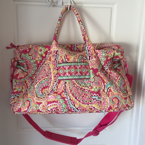 ISO VERA BRADLEY DUFFLE BAG - Picture 2 of 3